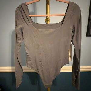 NWT lululemon Nulu Square-Neck Long-Sleeve Bodysuit | Size M -‎ Solar Grey